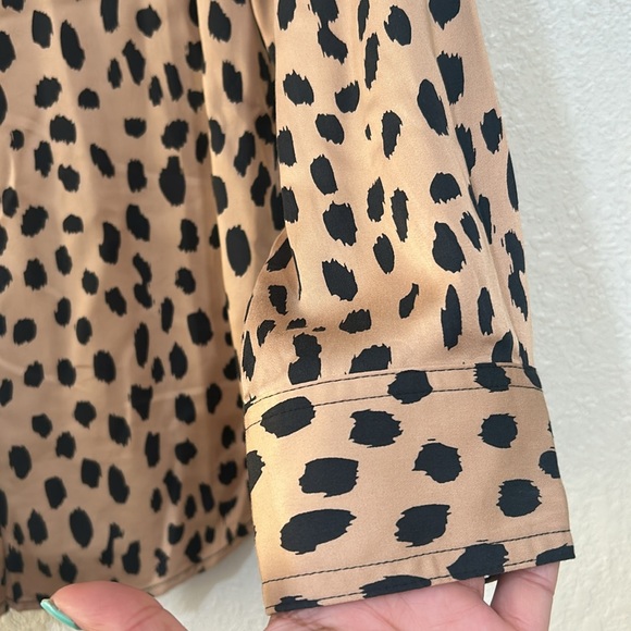 CHICOS WOMENS BUTTON DOWN BLOUSE LEOPARD PRINT LIGHTWEIGHT SZ 1(8/10) - Picture 12 of 14